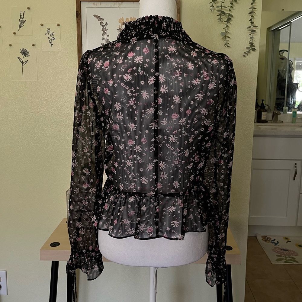 BCBGeneration Sheer Floral Print Chiffon Smocked Top Coquette Feminine Size S - Picture 5 of 6